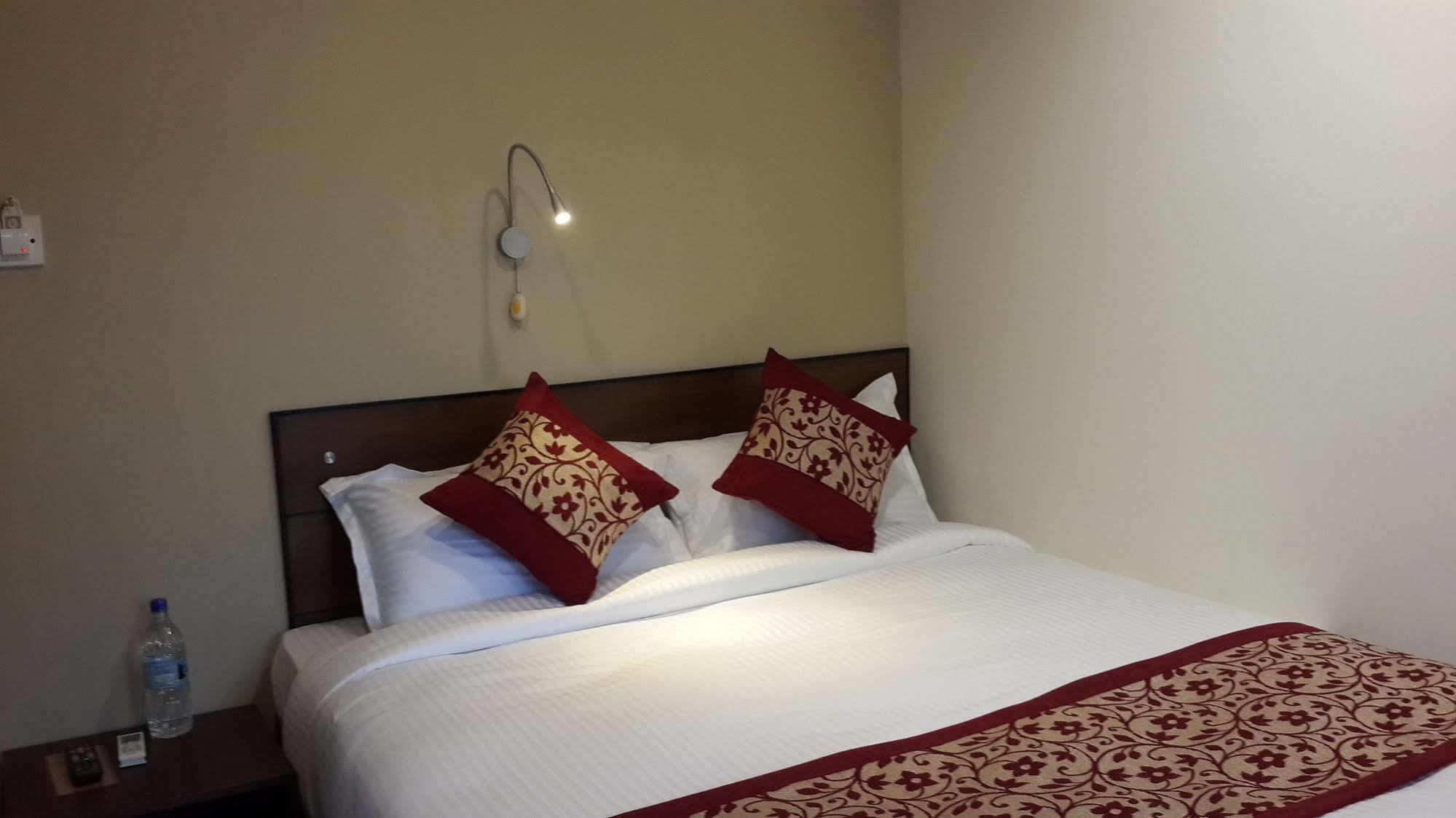 Hotel Heranya กาฐมาณฑุ ภายนอก รูปภาพ