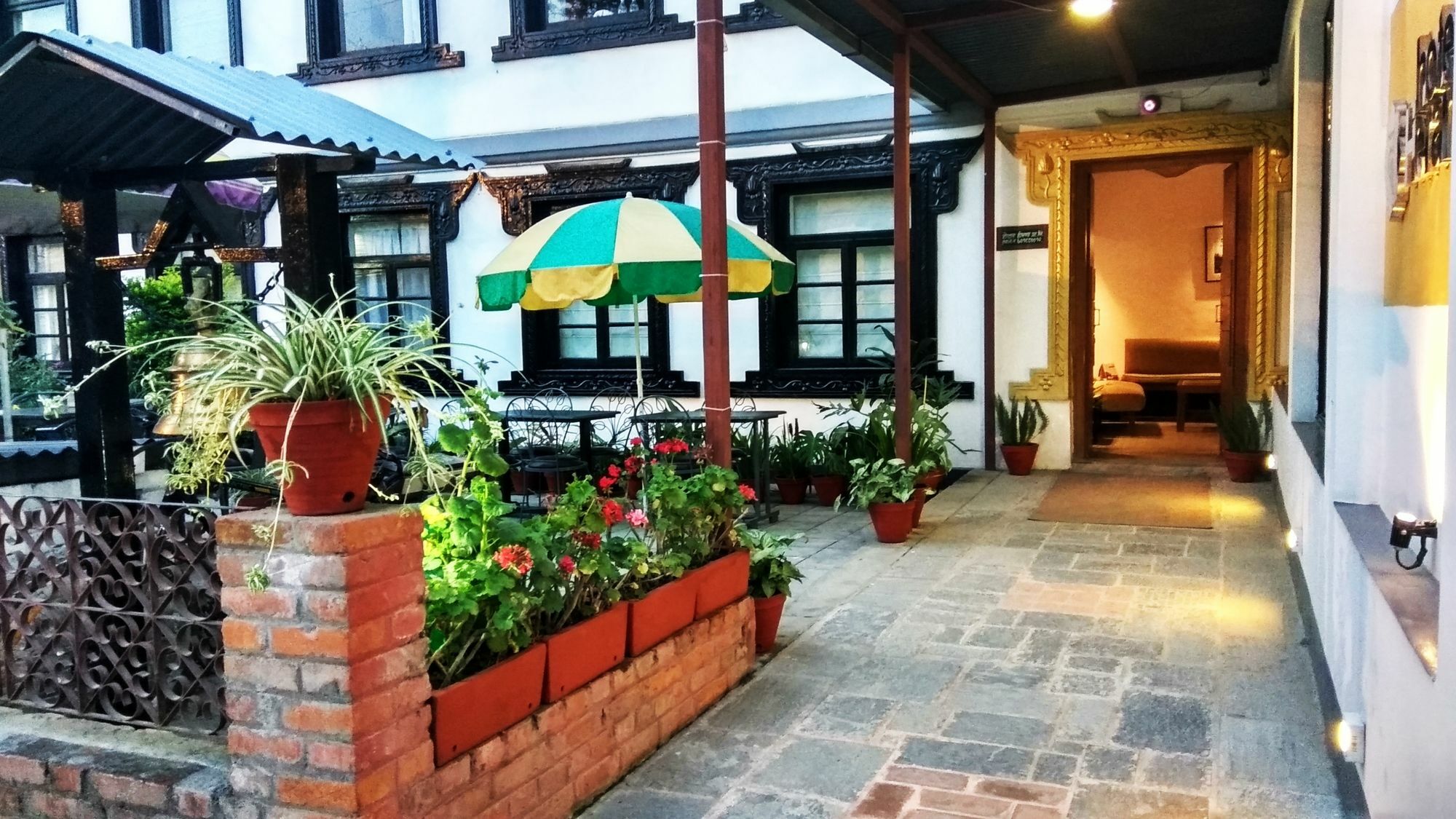 Hotel Heranya กาฐมาณฑุ ภายนอก รูปภาพ
